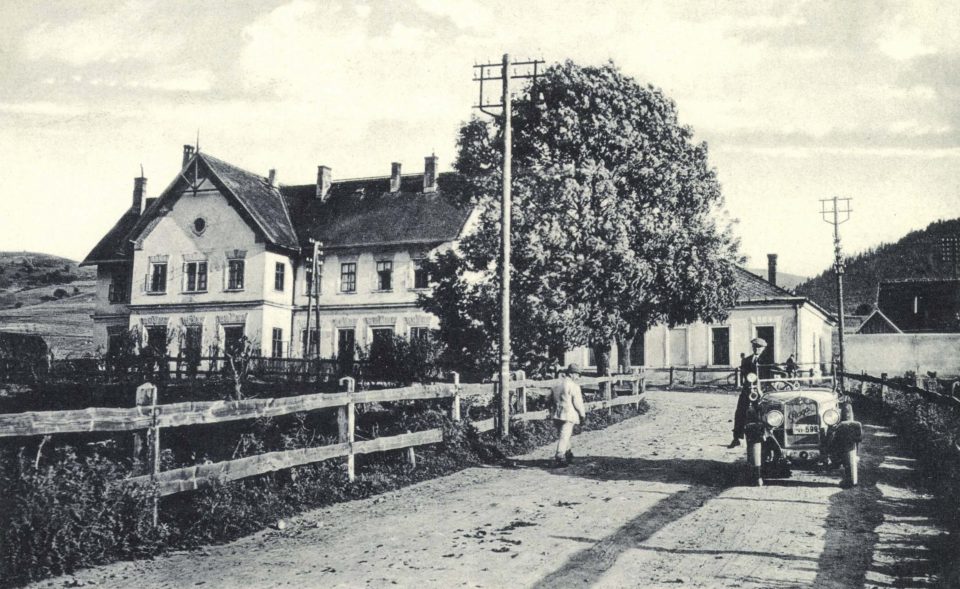 Залізничний вокзал у селищі Воловець. Листівка 1920 х років. Архів Михайла Марковича