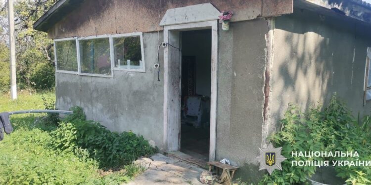 Сварка із трагічним фіналом: на Закарпатті затримали чоловіка за замах на вбивство сусіда –