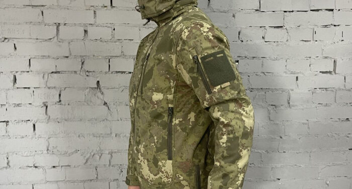 Тактична військова куртка порівняно зі звичайною – в чому відмінність