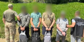 Тікали до Румунії: на Рахівщині затримали чотирьох “ухилянтів” разом з переправниками (ФОТО)