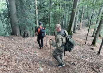 Тиждень блукав горами без їжі: румунські рятувальники врятували українця –