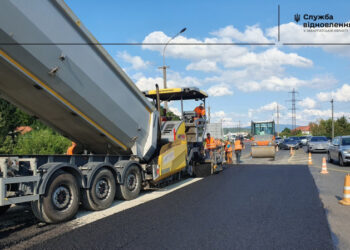 Триває ремонт дорожнього покриття поблизу кільцевої розв’язки в напрямку Ракошина – водіїв просять бути уважними
