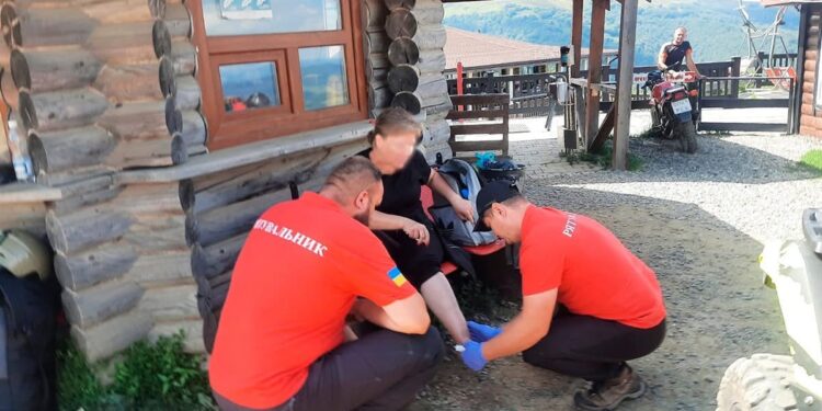 Туристка з травмою ноги застрягла на Гимбі (ФОТО)