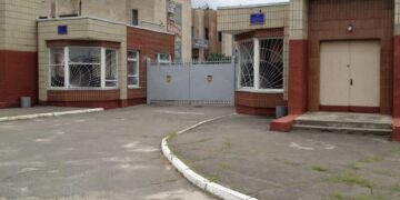 У Києві мобілізований порізав собі руки й шию, у ТЦК відреагували. Фото, відео