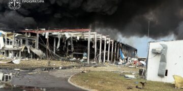 У Мукачеві підраховують збитки після нічної ракетної атаки рф (ФОТО)