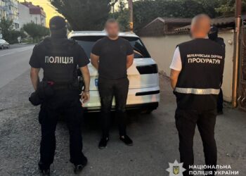 У Мукачеві поліція затримала підозрюваного у переправленні військовозобов’язаних (ФОТО)