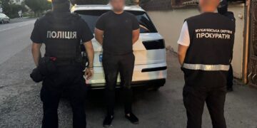 У Мукачеві поліція затримала підозрюваного у переправленні військовозобов’язаних (ФОТО)