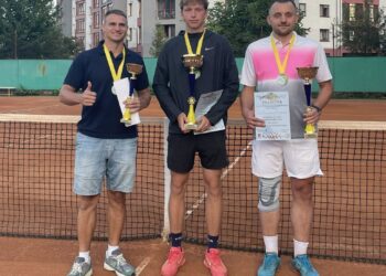 В Івано-Франківську визначили переможців тенісного турніру до Дня Незалежності – Спорт
