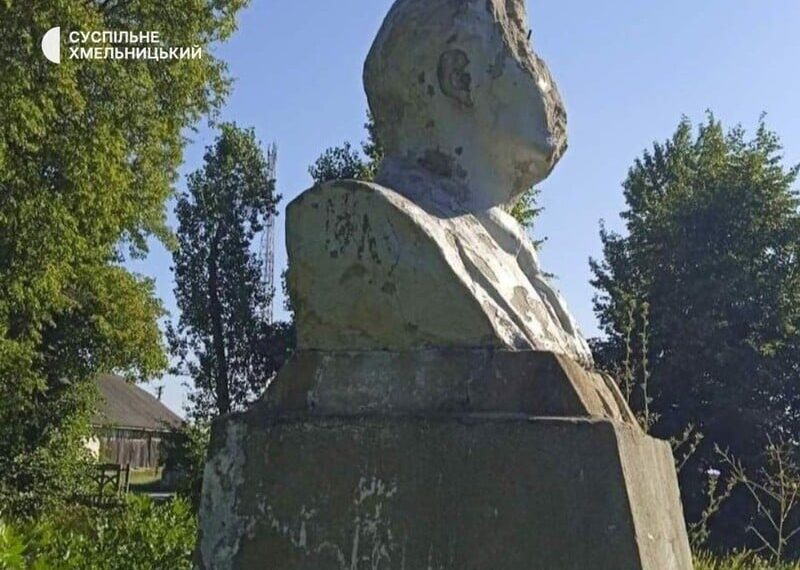 В Україні демонтували останній пам’ятник Леніну, який залишався на підконтрольній території – активісти
