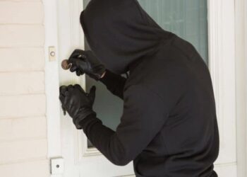 В Ужгороді грабіжник надкусив потерпілому вухо під час нападу (ФОТО)