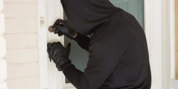 В Ужгороді грабіжник надкусив потерпілому вухо під час нападу (ФОТО)