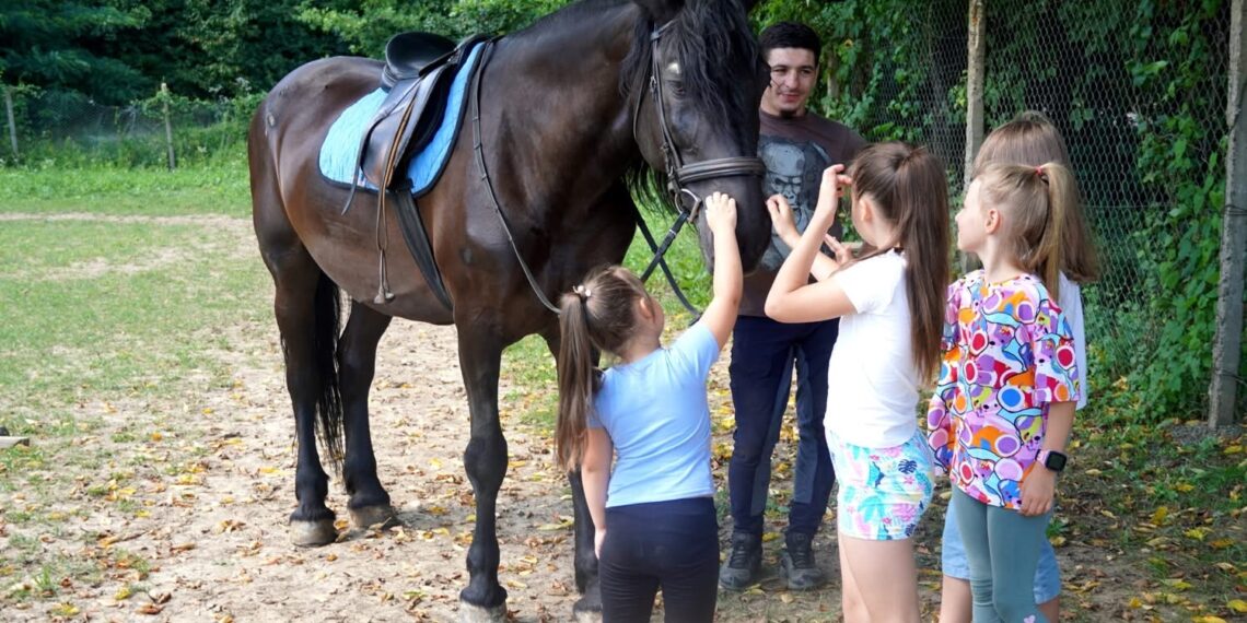 В Ужгороді організували іпотерапевтичний захід для родин загиблих захисників (ФОТО)