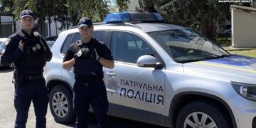 В Ужгороді патрульні допомогли семирічному хлопчику повернутися додому (ФОТО)