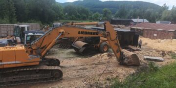 В Ужгороді суддя Бисага не допустив до зали суду ветеранів війни і представницю калинчан у справі будівництва міні ГЕС на річці Тересва