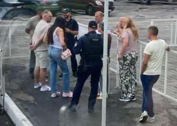 В Ужгороді з міжнародного рейсу зняли агресивного росіянина –