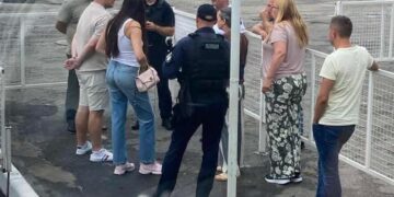 В Ужгороді з міжнародного рейсу зняли агресивного росіянина –