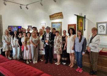 В Ужгородському замку провели тематичну лекцію про незвичні музичні інструменти