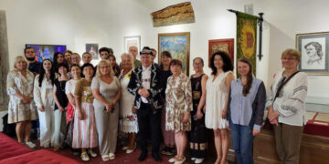 В Ужгородському замку провели тематичну лекцію про незвичні музичні інструменти