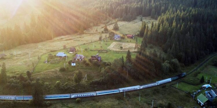 З вересня курсуватимуть нові поїзди на маршрутах Чоп — Кременчук та Ясіня — Кропивницький –