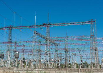 За тиждень ДТЕК повернув світло 166 тис. сімей після ворожих обстрілів