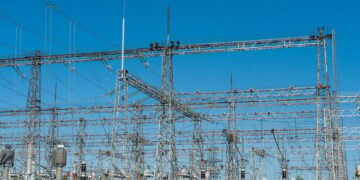 За тиждень ДТЕК повернув світло 166 тис. сімей після ворожих обстрілів