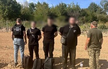53 тис. доларів, щоб потрапити до Словаччини: на Закарпатті затримали трьох чоловіків — Ужгород
