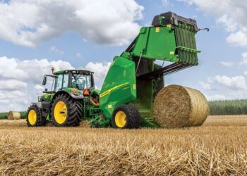 John Deere представив прес-підбирач V452M для силосу та важких культур – Техніка
