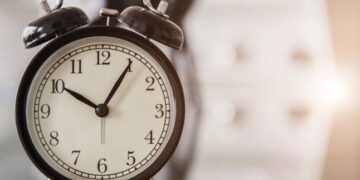 Уточнено переведення годинників 2025: людей просять звернути увагу на зміни — Закарпаття