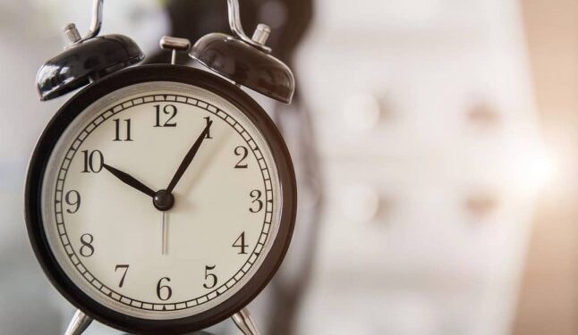 Уточнено переведення годинників 2025: людей просять звернути увагу на зміни — Закарпаття