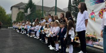 У Мукачівській громаді цьогоріч 1030 першачків сіли за парти — Закарпаття