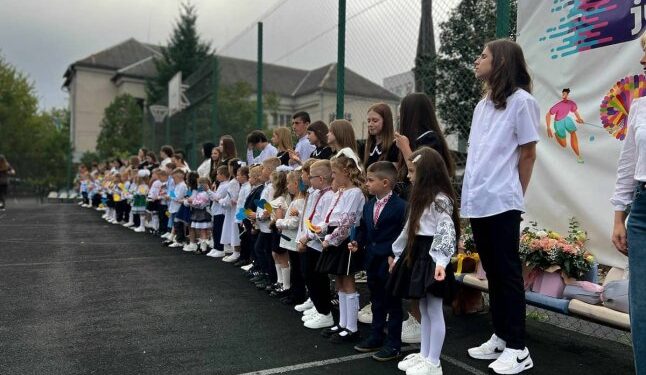 У Мукачівській громаді цьогоріч 1030 першачків сіли за парти — Закарпаття