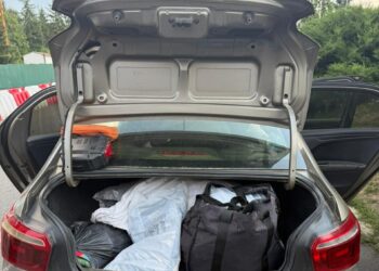 68-річна закарпатка намагалася ввезти з Європи брендовий одяг на майже 500 тис грн (ФОТО)