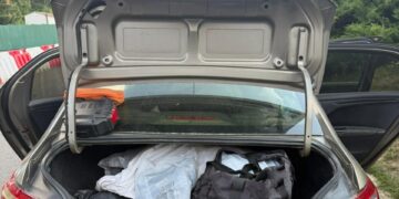 68-річна закарпатка намагалася ввезти з Європи брендовий одяг на майже 500 тис грн (ФОТО)