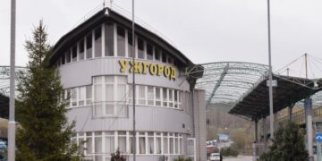 Обоє повертались в Україну: митники розповіли про 2 випадки на кордоні — Закарпаття