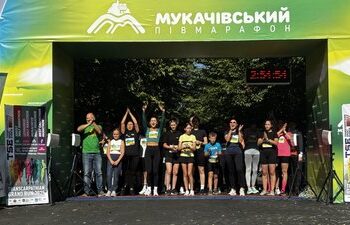 За кошти учасників Мукачівського півмарафону придбали 5 мікроавтобусів для 3 штурмової — Ужгород
