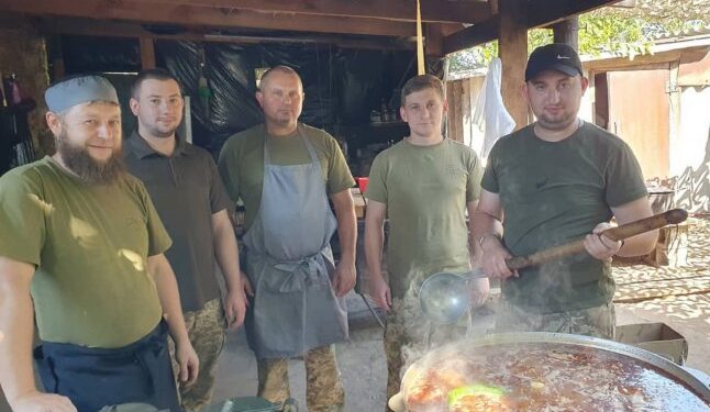 128 бригада показала, як для воїнів варять закарпатський боґрач — Закарпаття