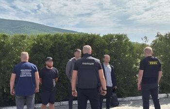 Пропонував прикордоннику 6 тисяч доларів хабаря: на Закарпатті затримали підозрюваного — Ужгород