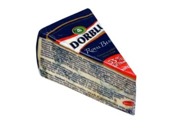 Брі та камамбер сир з білою пліснявою: в чому його секрет