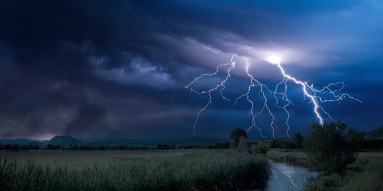 Погода погіршиться. Синоптики прогнозують грози — Закарпаття