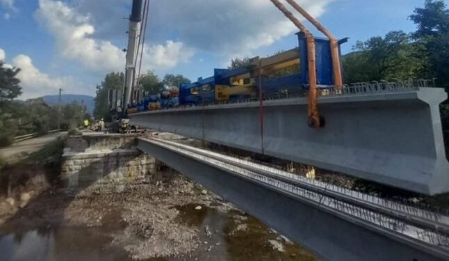 На під’їзді в Жденієво відновлюють міст, який раніше обвалився — Закарпаття