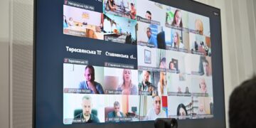 «Діалог влади та бізнесу» на Закарпатті: від протезування ветеранів до туристичних веломаршрутів –