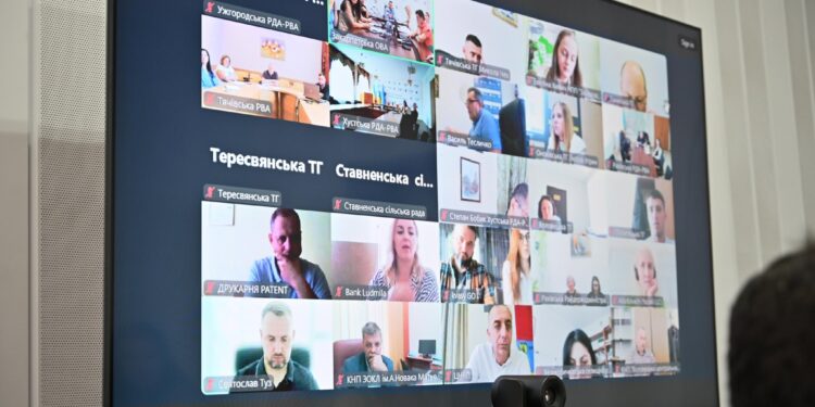 «Діалог влади та бізнесу» на Закарпатті: від протезування ветеранів до туристичних веломаршрутів –