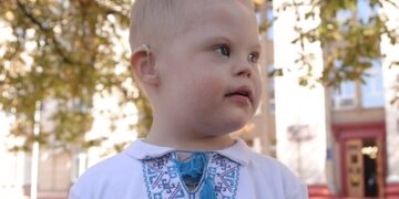 “Дитина почне чути голос рідних”. Трирічний Богдан із Запоріжжя отримав слухові апарати від Фонду Ріната Ахметова
