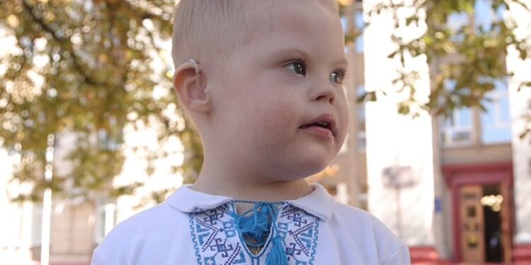 “Дитина почне чути голос рідних”. Трирічний Богдан із Запоріжжя отримав слухові апарати від Фонду Ріната Ахметова