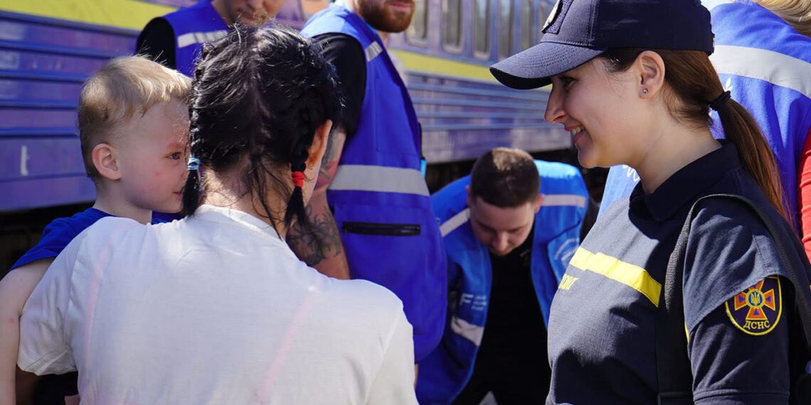 До Мукачева прибув евакуаційний потяг із Дніпропетровщини (ФОТО)