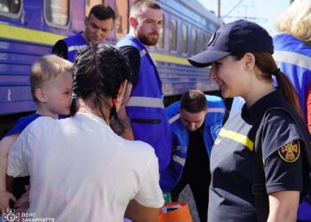 До Мукачева прибув евакуаційний потяг із Дніпропетровщини (ФОТО)
