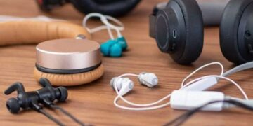 Дротові чи безпровідні – які навушники обрати і що врахувати