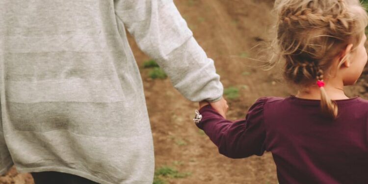 Дружині захисника України відмовили в роботі після перевірки її соцмереж. Як на скандал відреагувала компанія?