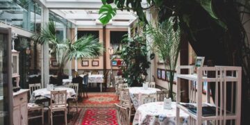 Економіка: Окремі ресторатори Львова збільшили зарплату на 35-143% і – кількість працівників. Скільки тепер платять