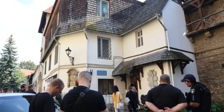 Економіка: З приміщення в центрі Львова примусово виселили держустанову